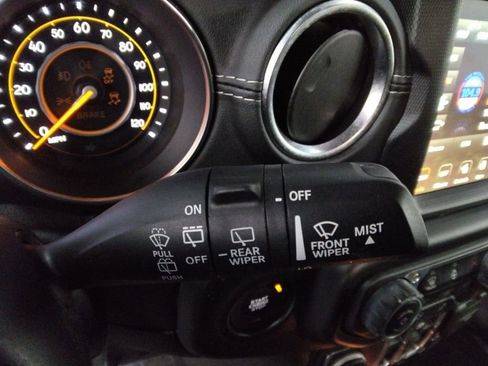 Used 2021 Jeep Wrangler Unlimited Sahara w/ Uconnect 4C Nav & Sound Group image 18