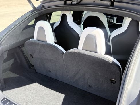 Used 2022 Tesla Model X image 16