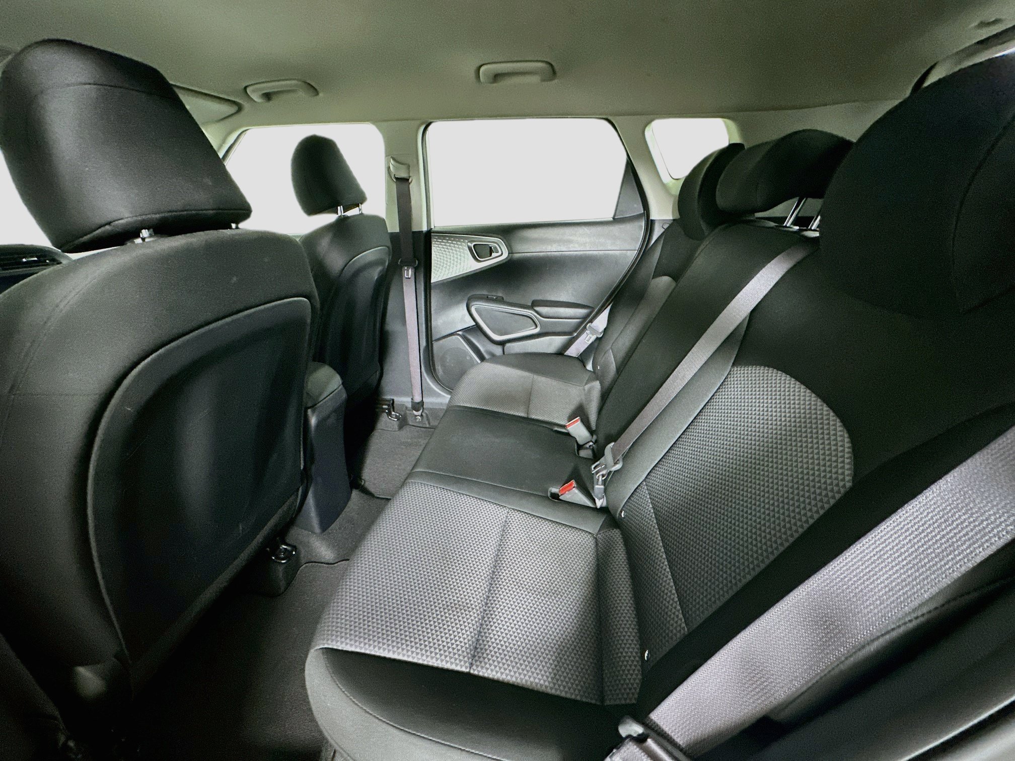 Used 2025 Kia Soul LX w/ LX Technology Package FWD image 25