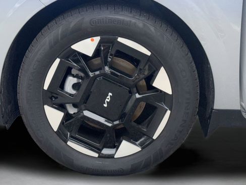 New 2026 Kia Carnival EX FWD image 32