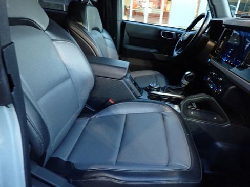 Used 2022 Ford Bronco Everglades image 13