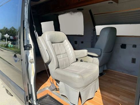 Used 2008 Freightliner Sprinter 3500 RWD image 14