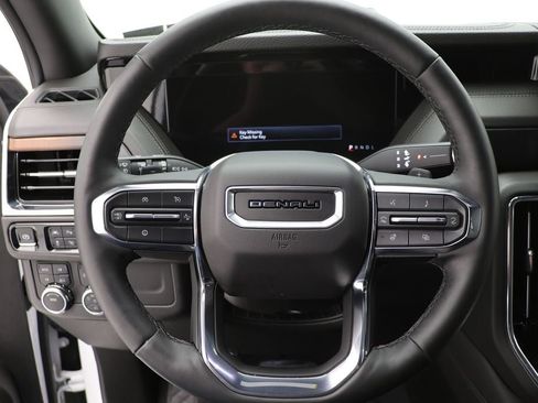 Used 2025 GMC Yukon XL Denali image 18