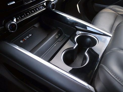 Used 2025 Chevrolet Tahoe Z71 image 24