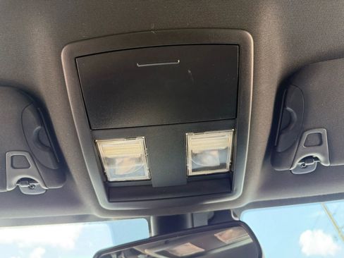 Used 2016 Dodge Challenger SXT image 28