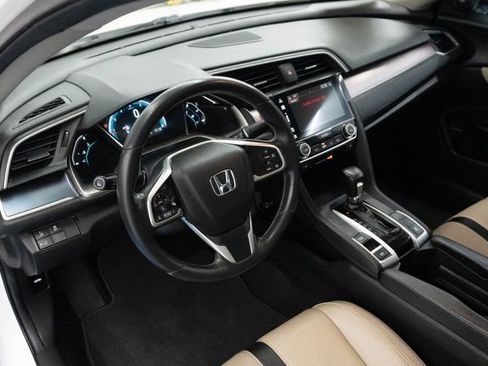 Used 2017 Honda Civic Touring image 3