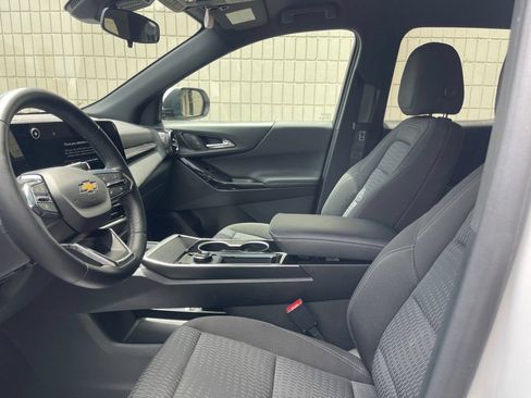 Used 2026 Chevrolet Equinox LT FWD image 10