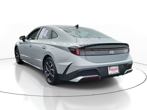 Used 2025 Hyundai Sonata SEL FWD image 3