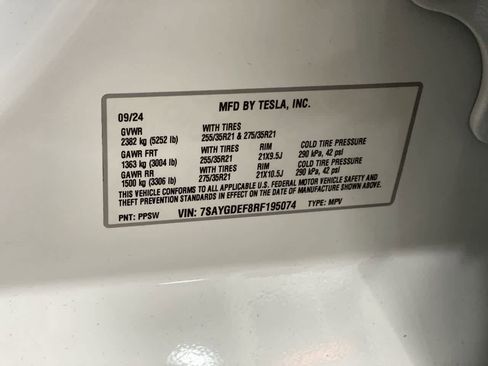 Used 2024 Tesla Model Y Performance image 27