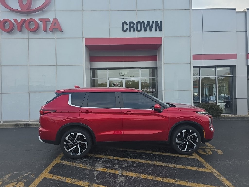Used 2023 Mitsubishi Outlander SE AWD/4WD image 2