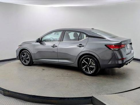 Used 2025 Nissan Sentra SV image 6