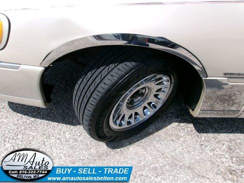 Used 2000 Lincoln Town Car Cartier RWD image 21