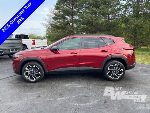 Used 2025 Chevrolet Trax RS w/ Driver Confidence Package FWD image 5