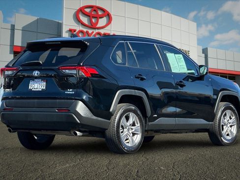Used 2023 Toyota RAV4 LE AWD/4WD image 3