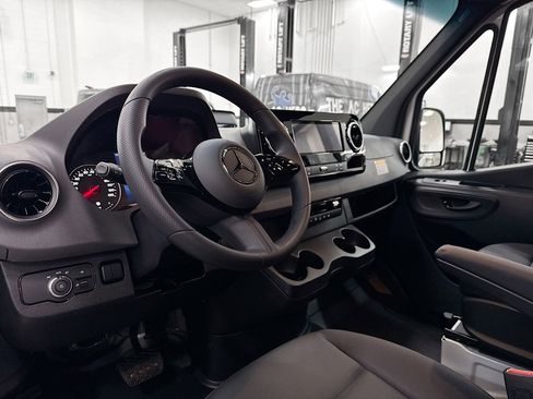 Used 2026 Mercedes-Benz Sprinter 2500 image 10