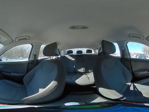 Used 2025 Kia K4 LXS image 40