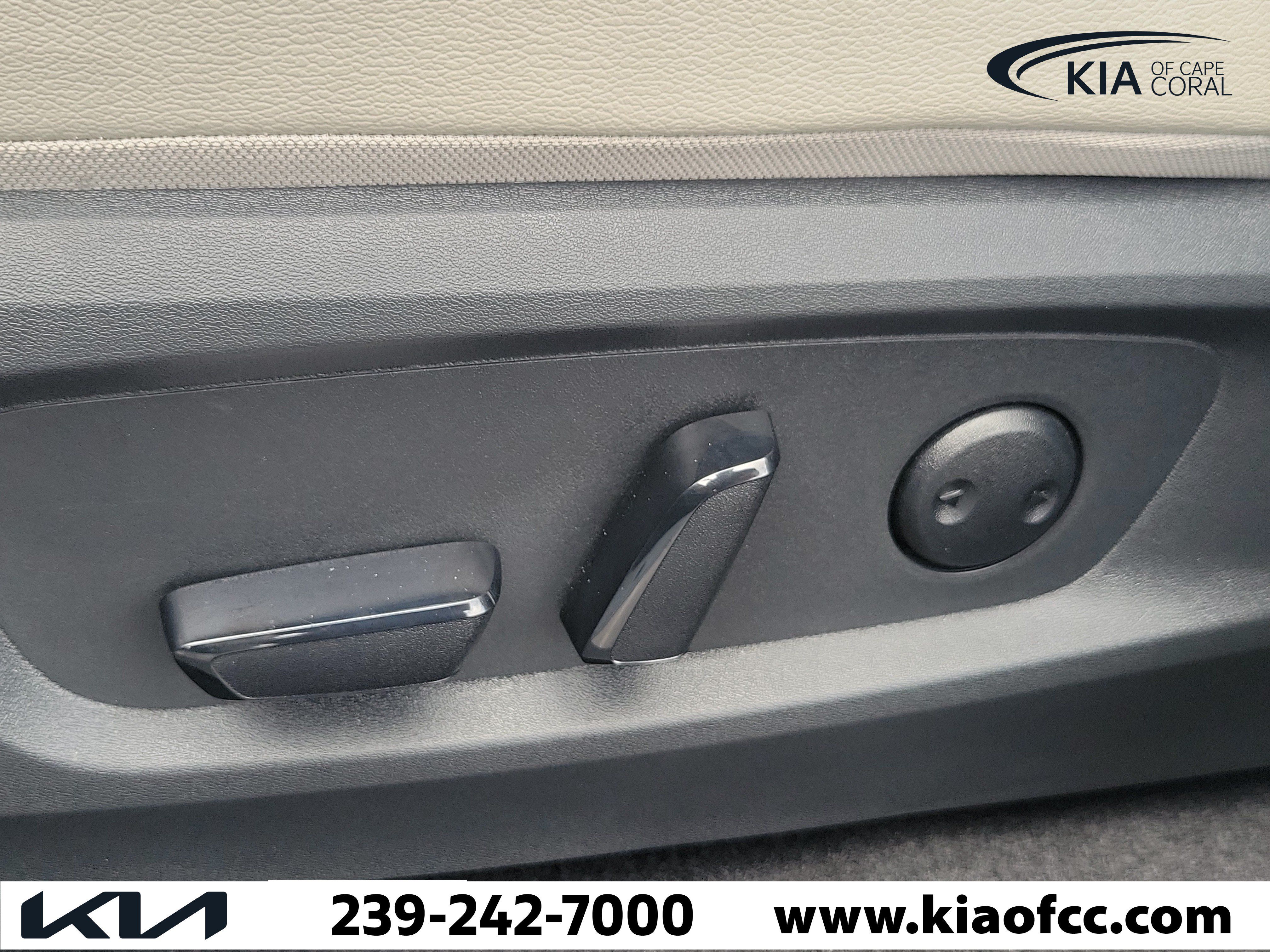 Used 2025 Nissan Pathfinder SL w/ Black Appearance Package FWD image 24