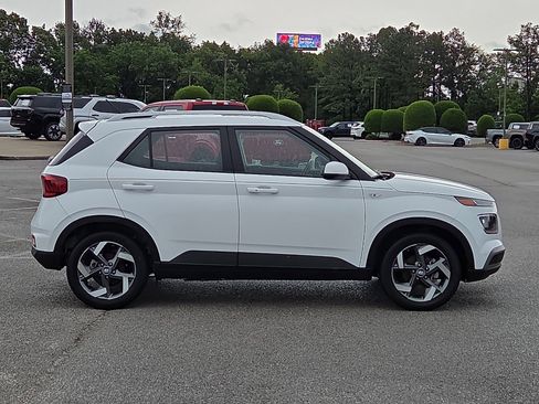 Used 2025 Hyundai Venue SEL FWD image 6