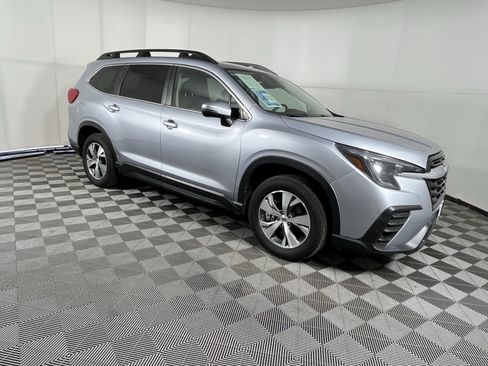 Used 2023 Subaru Ascent Premium image 7
