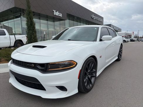 Used 2022 Dodge Charger Scat Pack w/ Navigation & Travel Group image 1