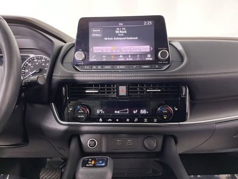 Used 2021 Nissan Rogue SV w/ Premium Package image 25