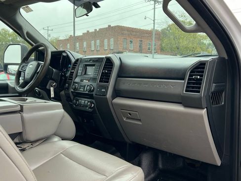 Used 2017 Ford F550 4x4 Crew Cab Super Duty w/ Power Equipment Group image 20