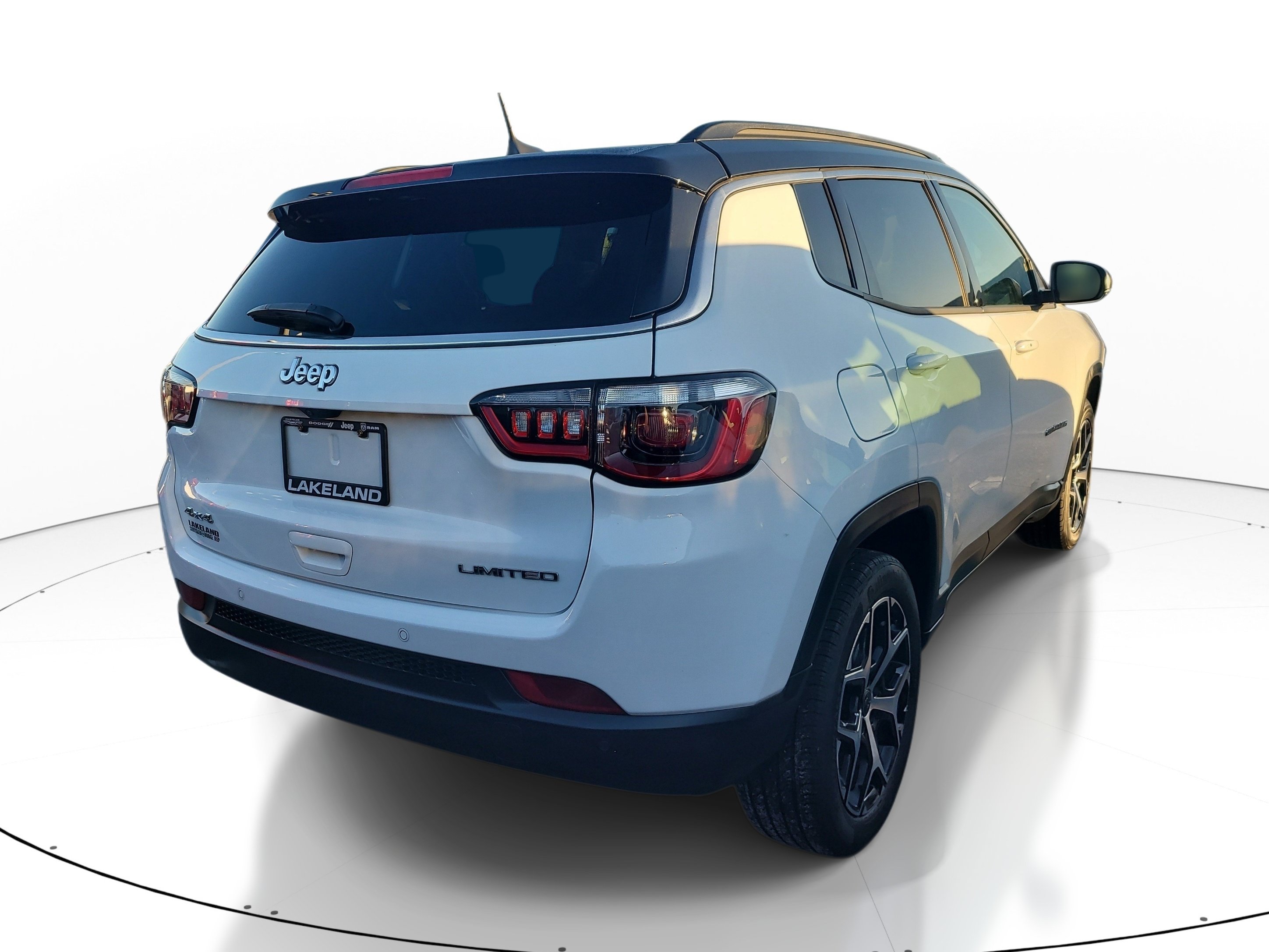 Used 2025 Jeep Compass Limited AWD/4WD image 4