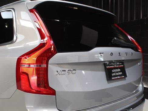 Used 2023 Volvo XC90 B6 Plus w/ Protection Package Premier AWD/4WD image 12