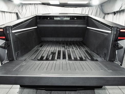 Used 2025 Tesla Cybertruck AWD Crew Cab image 86