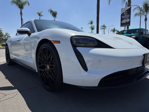 Used 2021 Porsche Taycan image 10