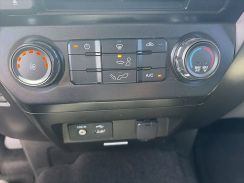 Used 2015 Ford F150 XLT RWD image 24