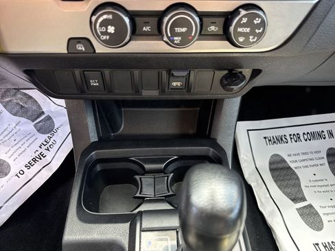 Used 2020 Toyota Tacoma 2WD Access Cab image 20