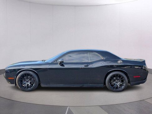 Used 2022 Dodge Challenger GT RWD image 2