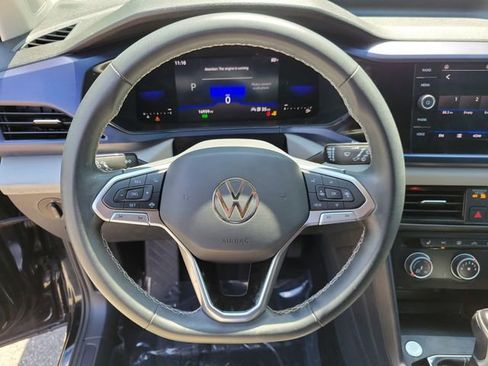 Used 2022 Volkswagen Taos SE FWD image 13