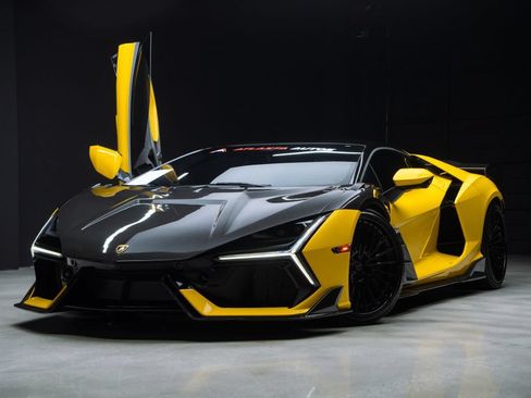 Used 2024 Lamborghini Revuelto AWD/4WD image 3