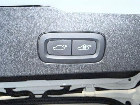 Used 2023 Volvo V60 B5 Cross Country Plus w/ Climate Package image 18