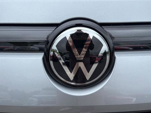 New 2026 Volkswagen Tiguan SE FWD image 10