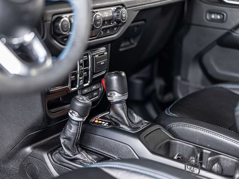 Used 2024 Jeep Wrangler High Altitude AWD/4WD image 19