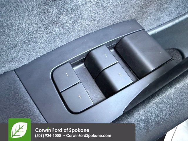Used 2024 Tesla Model Y Long Range AWD/4WD image 23
