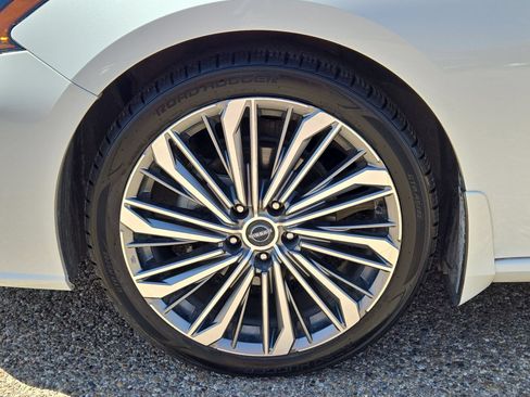 Used 2024 Nissan Altima 2.5 SL FWD image 11