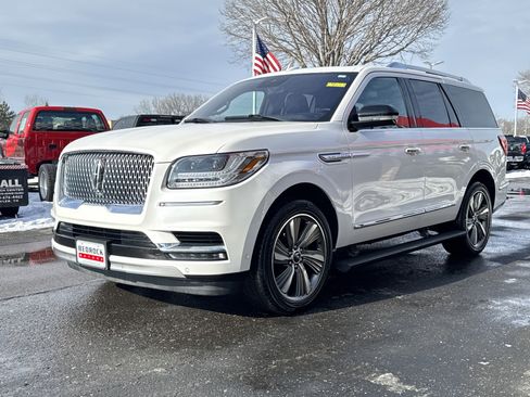 Used 2019 Lincoln Navigator Reserve image 4