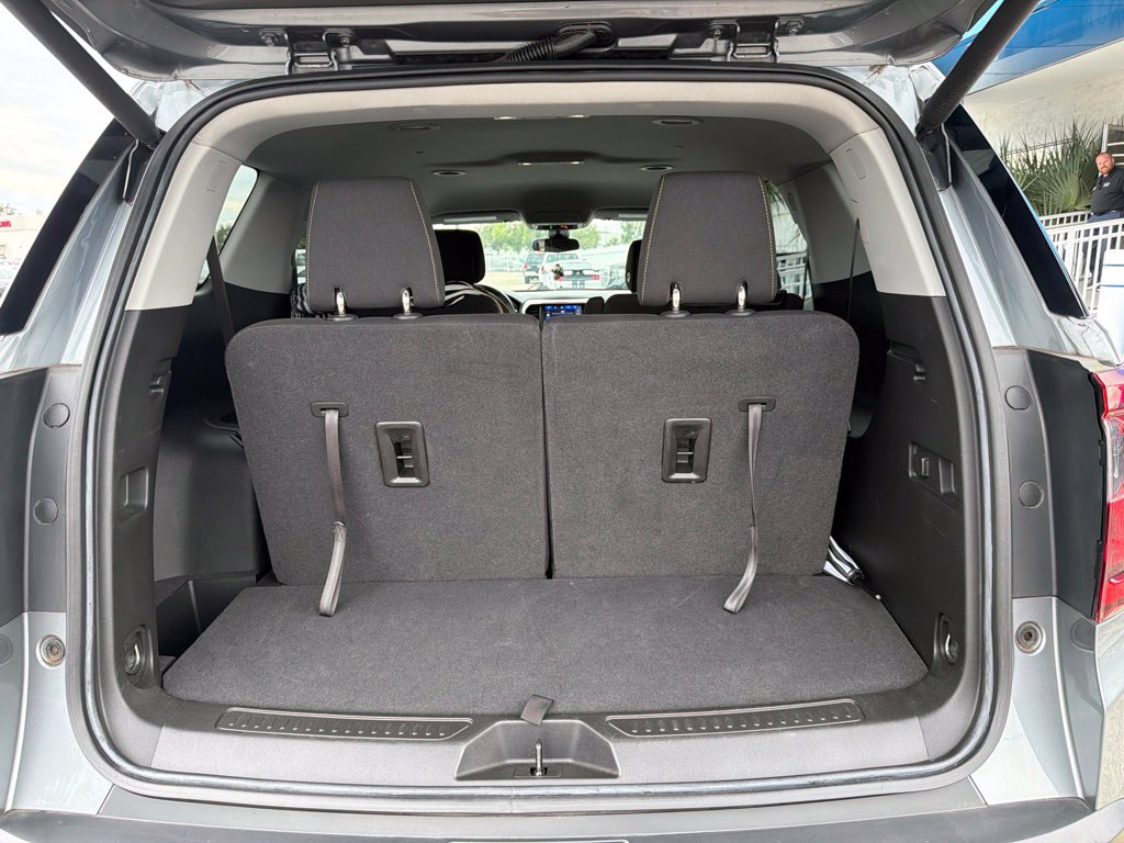 Used 2022 GMC Acadia SLE w/ Driver Convenience Package FWD image 8