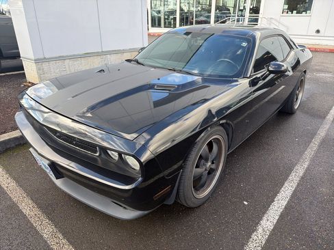 Used 2012 Dodge Challenger SXT image 3
