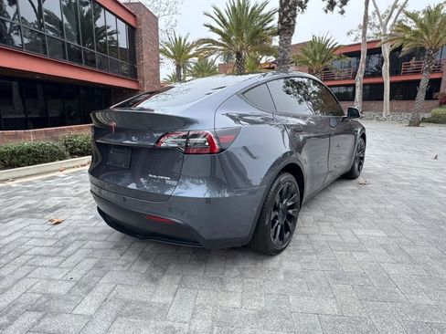 Used 2024 Tesla Model Y Long Range AWD/4WD image 5