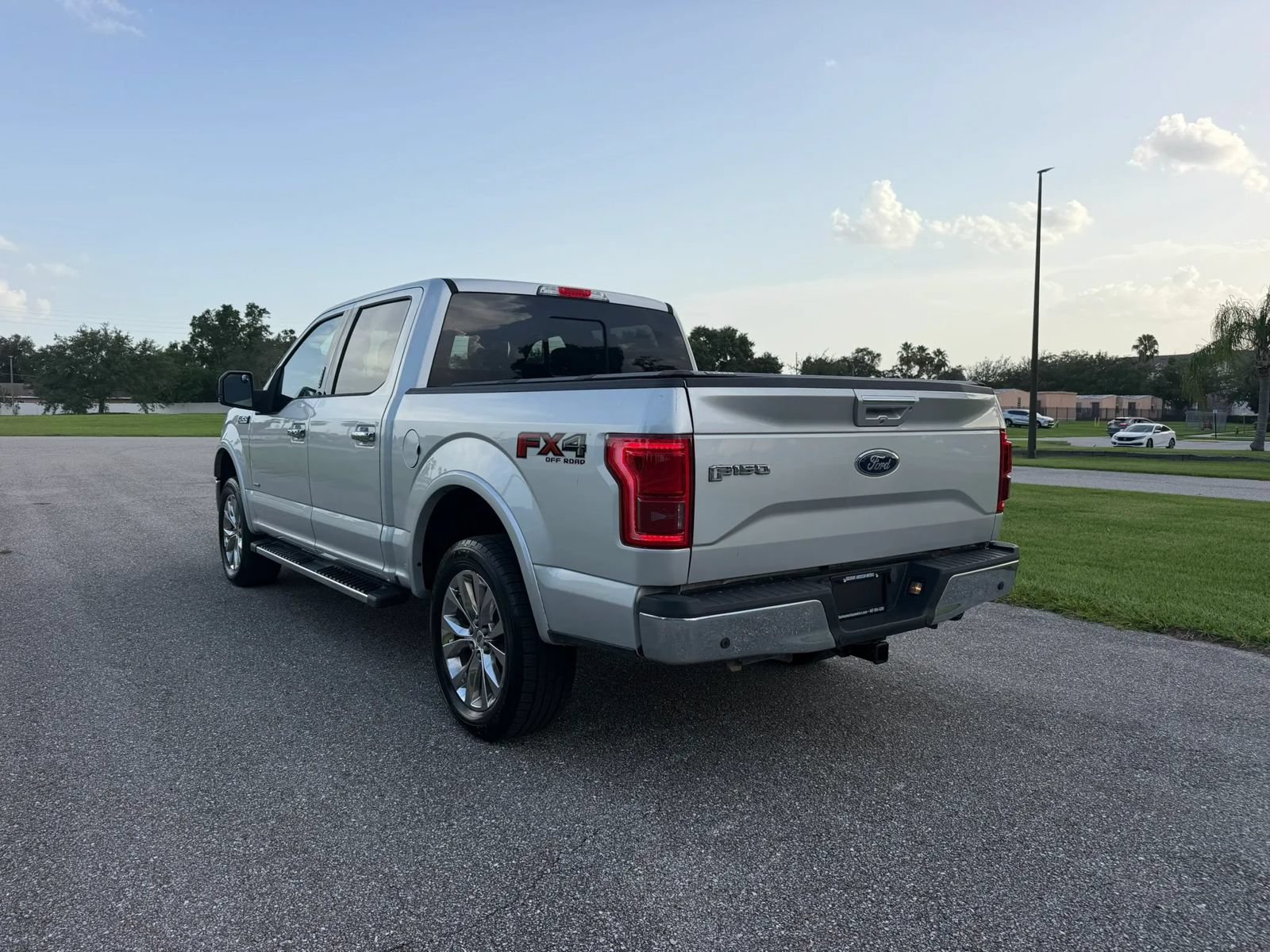 Used 2016 Ford F150 Lariat w/ Equipment Group 502A Luxury AWD/4WD image 8