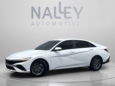 Used 2024 Hyundai Elantra SEL FWD image 1