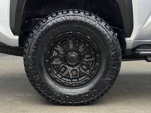 Used 2026 Toyota 4Runner TRD Off-Road Premium AWD/4WD image 11
