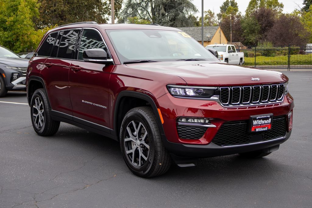 Used 2025 Jeep Grand Cherokee Limited AWD/4WD image 5