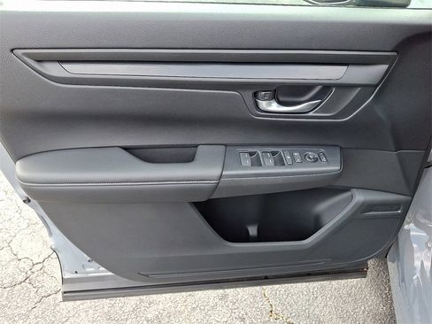 Used 2023 Honda CR-V LX image 9