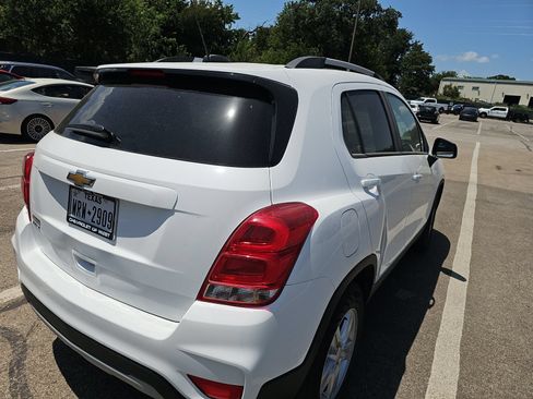 Used 2022 Chevrolet Trax LT w/ LT Convenience Package FWD image 4
